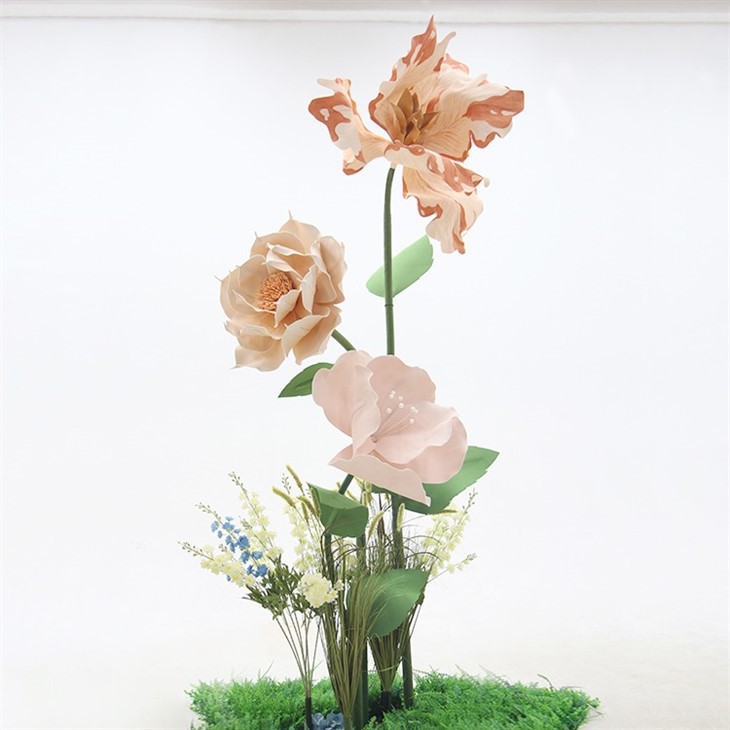 Hiiglaslik vahtpaberi lillekombinatsioon